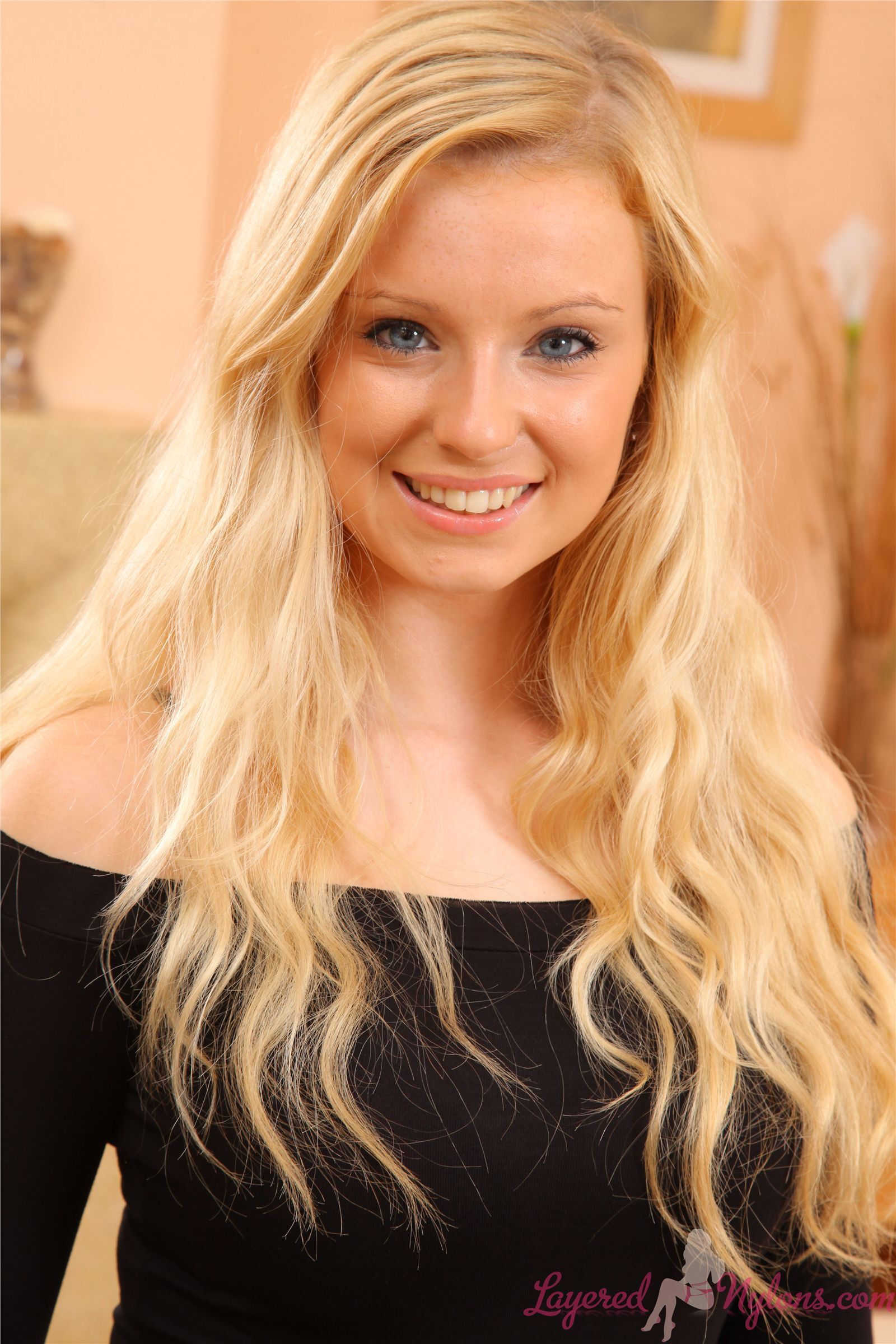 [Layered-Nylons]2012.12.01 Hollie